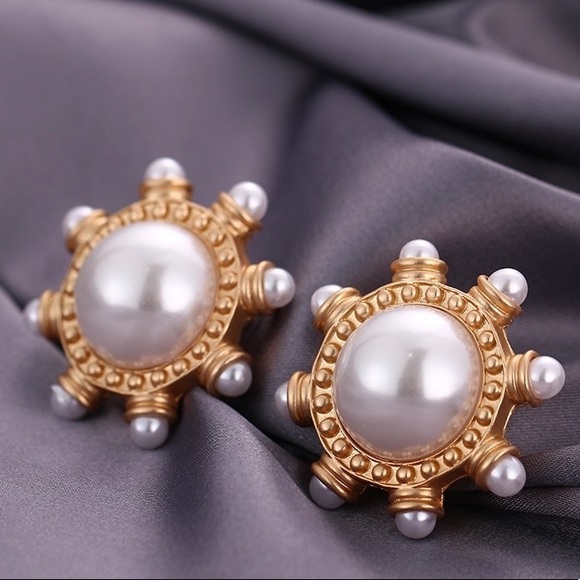 Vintage Round Pearl Clips with Studs - Picture 3 of 5